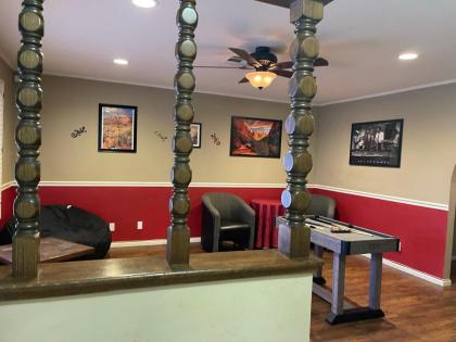 Stunning home close to strip/airprt- monthly - image 4