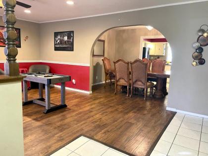 Stunning home close to strip/airprt- monthly - image 5