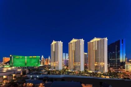 ! MGM Free resort access-High Floor STRIP view - image 16