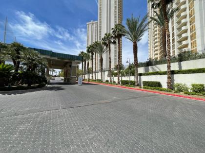 ! MGM Free resort access-High Floor STRIP view - image 26