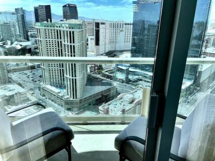 ! MGM Free resort access-High Floor STRIP view - image 5