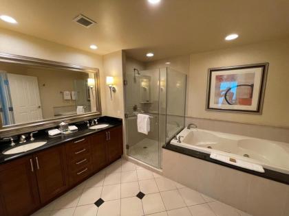 ! MGM Free resort access-High Floor STRIP view - image 6