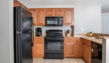 Las Vegas! Mediterranean Style Vacation Retreat - image 8