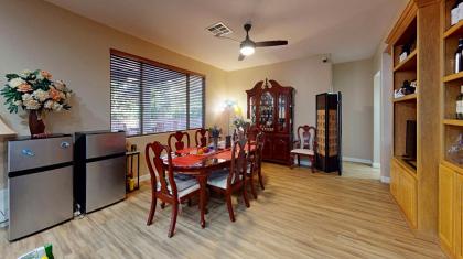 4 Bedroom 2 Bath Modern Single House King Bed Las Vegas GEM - image 3