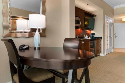 Lucky Gem Luxury Suite MGM Signature Balcony Strip View 2605 - image 10