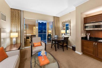 Lucky Gem Luxury Suite MGM Signature Balcony Strip View 2605 - image 11