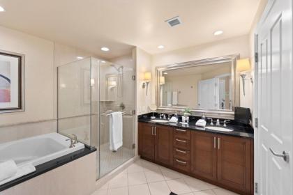 Lucky Gem Luxury Suite MGM Signature Balcony Strip View 2605 - image 26