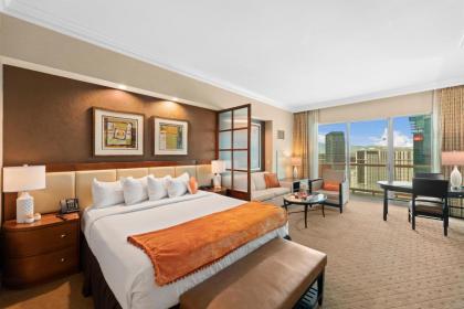 Lucky Gem Luxury Suite MGM Signature Balcony Strip View 2605 - image 3