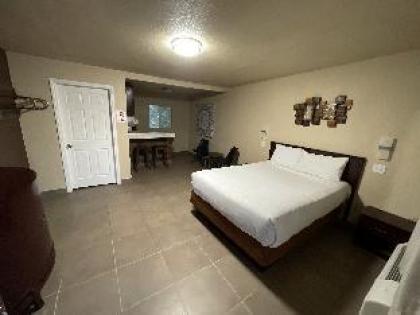 Perfect Inn Motel - image 3