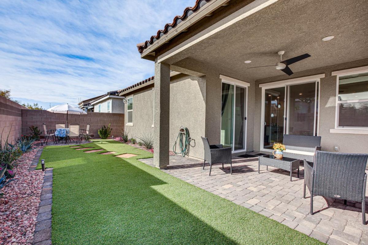 Las Vegas Vacation Rental Private Patio and Yard - image 4