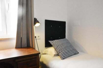 Lisbon Poets Inn - image 17
