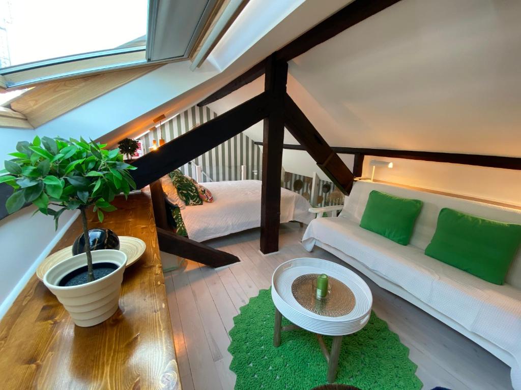 Studios with Mezzanine Rua da Moeda - main image