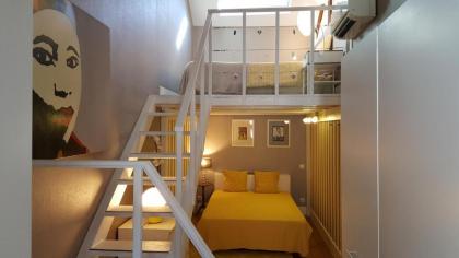 Studios with Mezzanine Rua da Moeda - image 3
