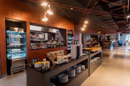 Star inn Lisbon Airport - image 14