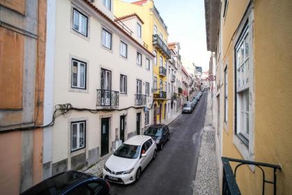 Bright And Sunny Apartment - image 10