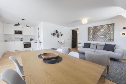 LovelyStay - Penthouse on The Tagus in Alfama - image 20