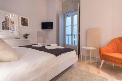 LovelyStay - 3 Bedroom Downtown Wonderwall - image 14