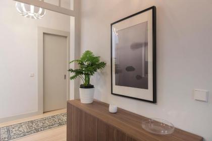 LovelyStay - 3 Bedroom Downtown Wonderwall - image 5