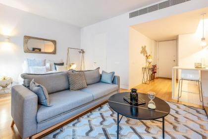 GuestReady - Stylish Baixa Collection Apartment - image 18