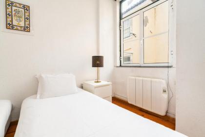 Cosy Flat sleeps 6 in the heart of Baixa - image 11
