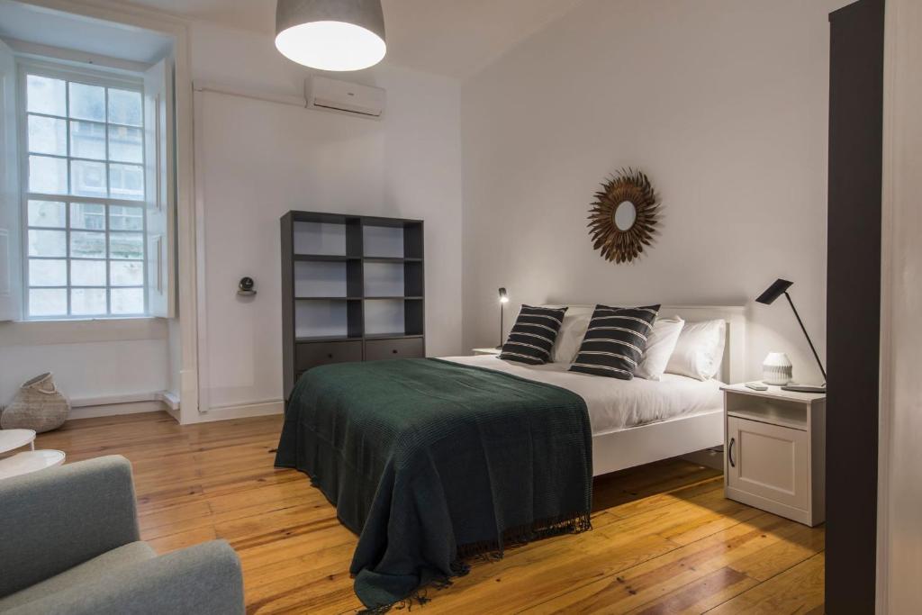LovelyStay - Spacious 2BR Downtown - 5 min to River - main image