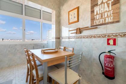 Bright Flat for 6 in Central Graça by GuestReady - image 15