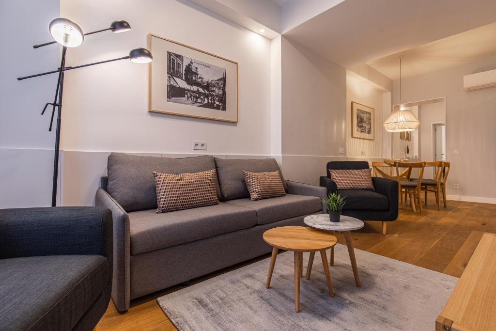 Upscale & Modern 2BDR Apartment - image 3