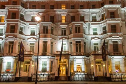 Park International Hotel - image 2
