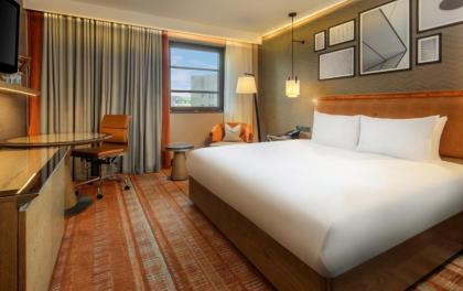 Hilton London Tower Bridge - image 1