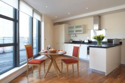 Marlin Apartments Canary Wharf - image 10