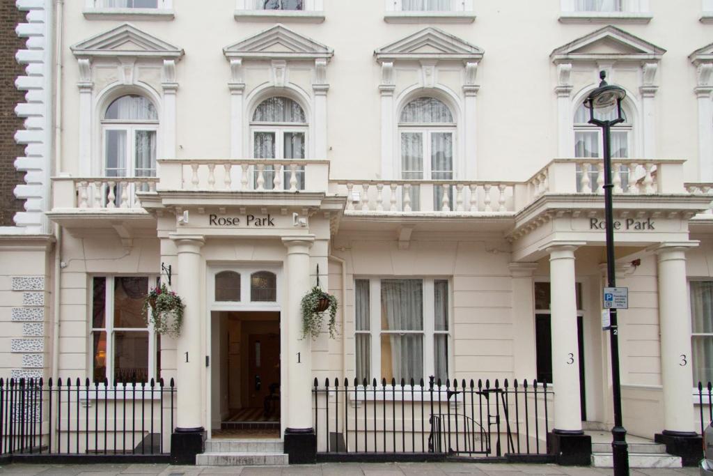 Rose Park Hotel - image 2