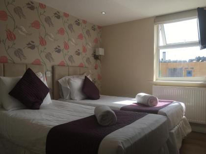 George Hotel - image 2