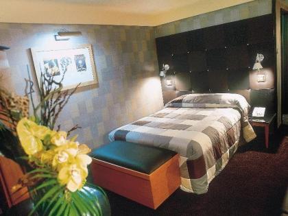 Saint George's Hotel - image 1