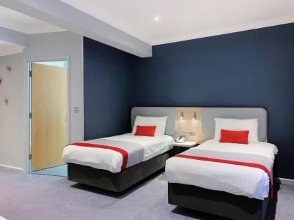 Holiday Inn Express London Victoria - image 9
