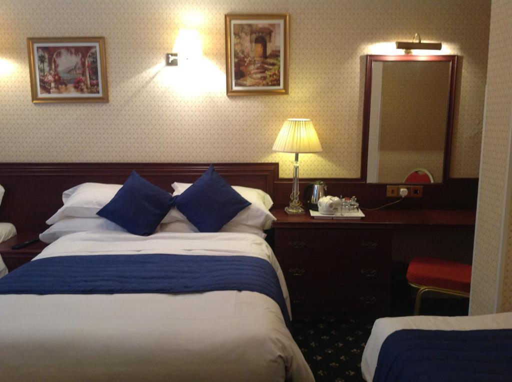 Avon Hotel - image 2