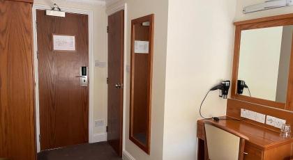 Orchard Hotel - image 22