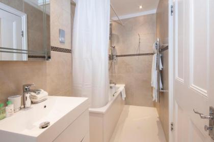 17 Hertford Street - image 11