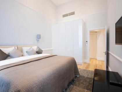 17 Hertford Street - image 15