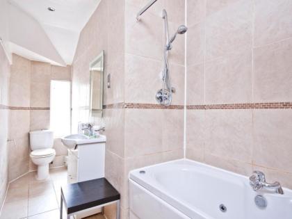 17 Hertford Street - image 19