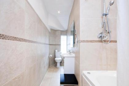 17 Hertford Street - image 2