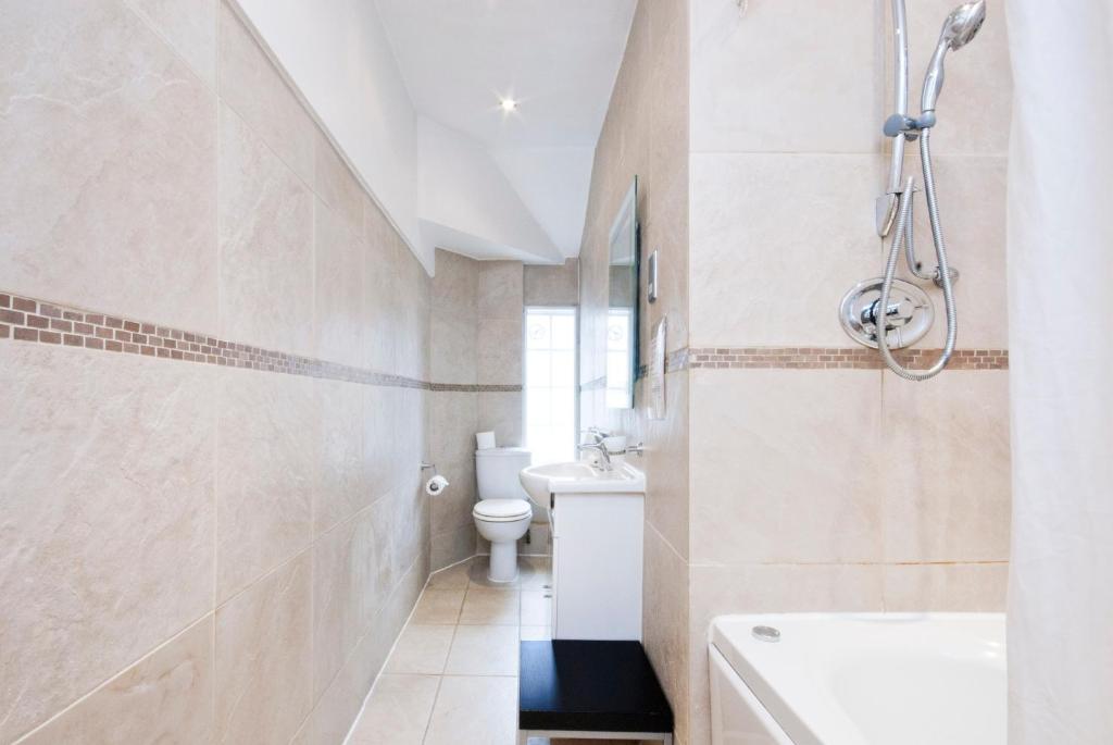 17 Hertford Street - image 2