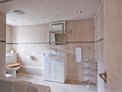 17 Hertford Street - image 20