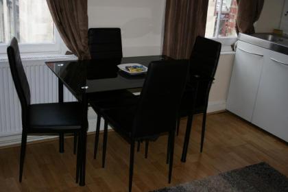 Mayfair Flat - image 11