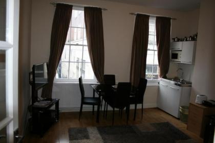 Mayfair Flat - image 12