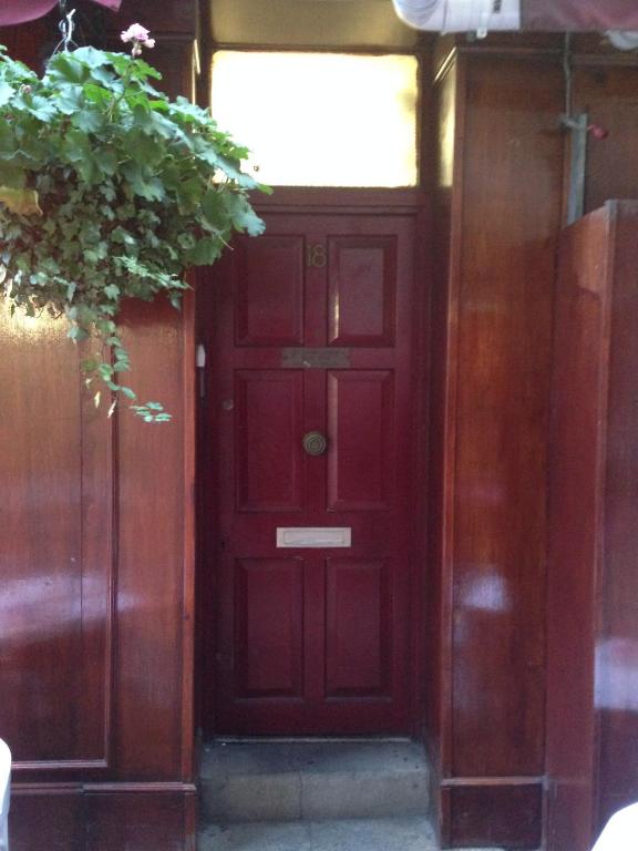Mayfair Flat - image 2