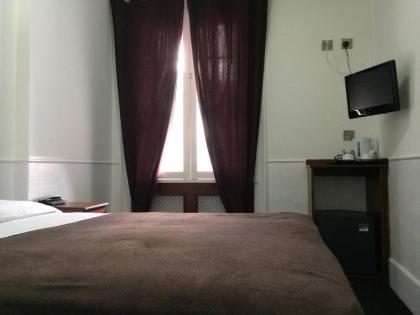 London Continental Hotel - image 26