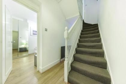 3 Bedroom Apartment in Westminster - image 21
