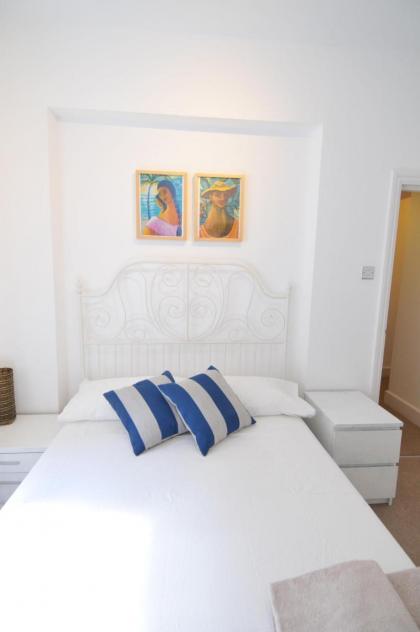 3 Bedroom Apartment in Westminster - image 27