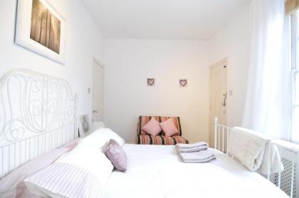 3 Bedroom Apartment in Westminster - image 30