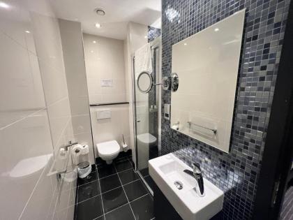 Great St Helen Hotel - image 28